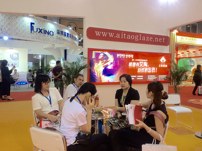 陶瓷學(xué)院的校友來(lái)捧場(chǎng)