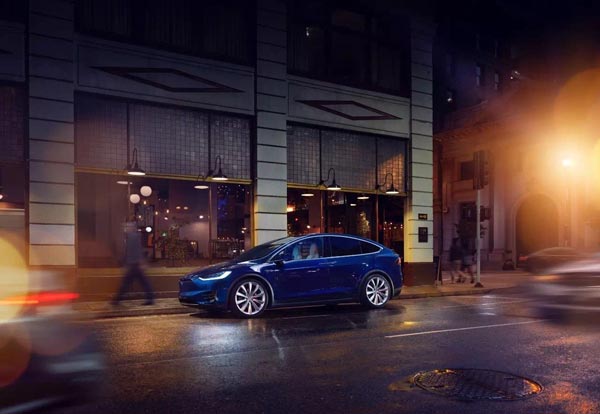 千呼萬喚方駕臨，鷹翼從此為君開！