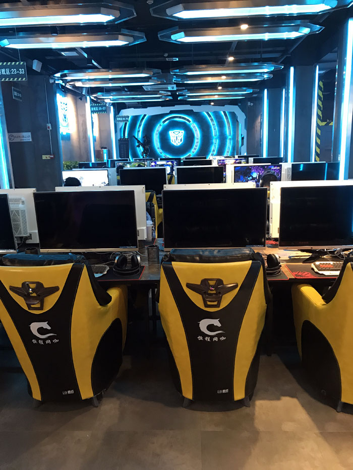 金艾陶現代仿古磚案例:別說了,一起去這個1000方的網咖開黑!