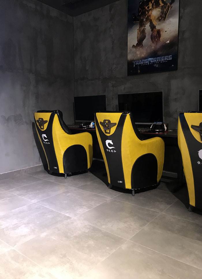 金艾陶現代仿古磚案例:別說了,一起去這個1000方的網咖開黑!