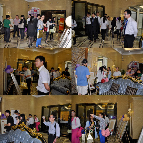 現(xiàn)場(chǎng)各媒體記者和經(jīng)銷商嘉賓品鑒首創(chuàng)微晶瓷片并投票