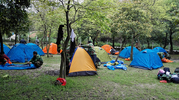 “生存挑戰(zhàn)·突破極限”野外生存特訓