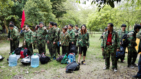 “生存挑戰(zhàn)·突破極限”野外生存特訓
