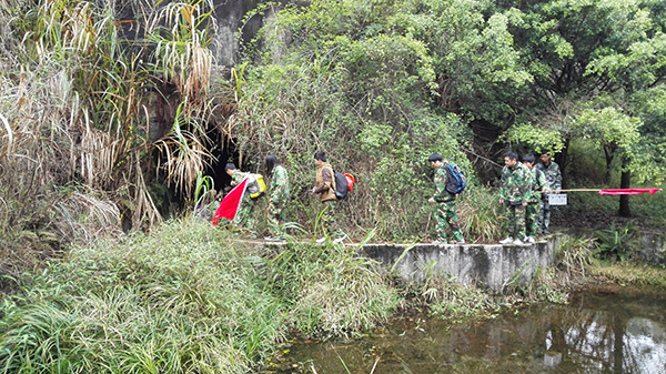 “生存挑戰(zhàn)·突破極限”野外生存特訓