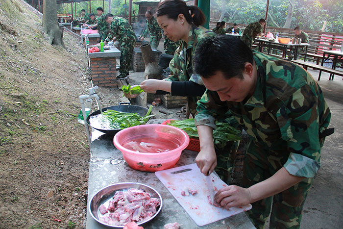 2017年2月13-15日，金艾陶“虎狼道”戶外拓展訓(xùn)練圓滿結(jié)束