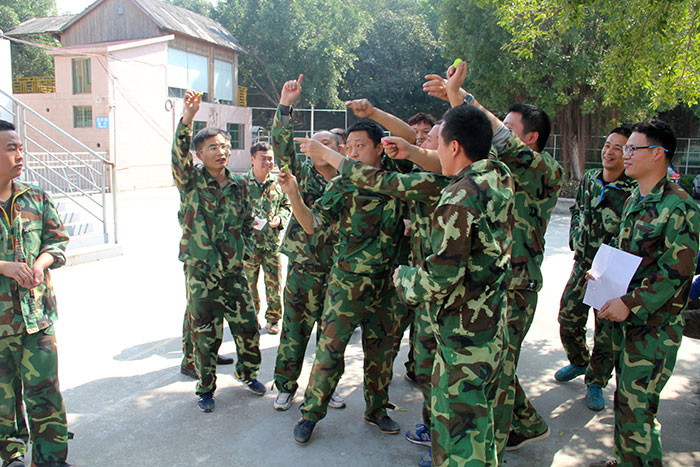 2017年2月13-15日，金艾陶“虎狼道”戶外拓展訓(xùn)練圓滿結(jié)束